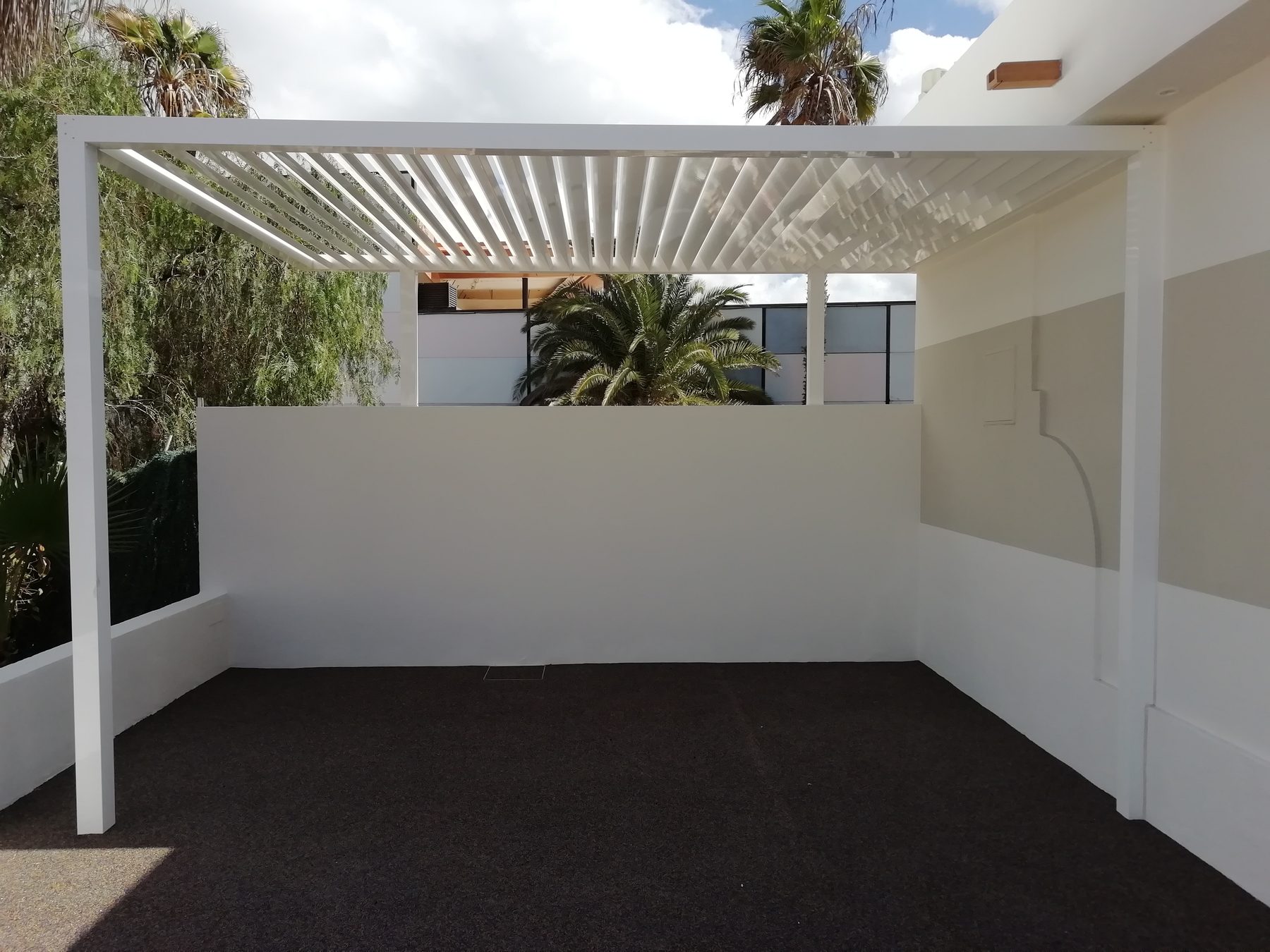 Pérgola de lamas en terraza